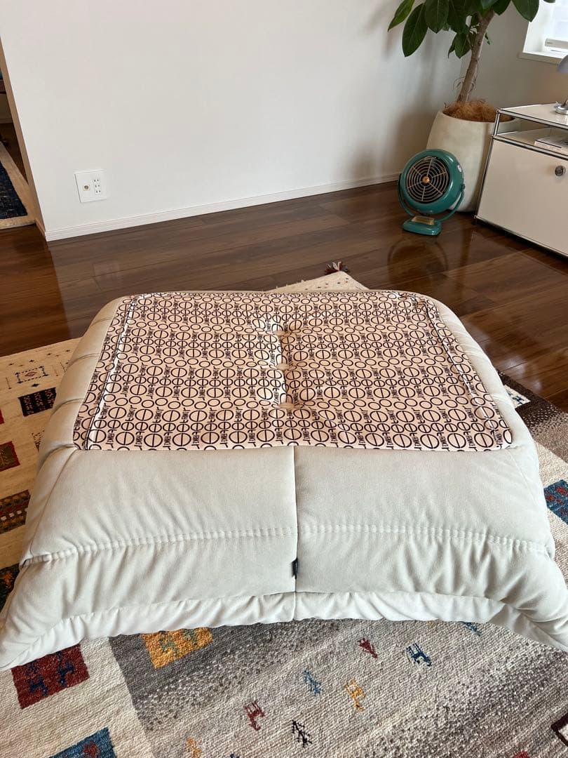 【極美品・保証書有り】オットマン リーン・ロゼ・トーゴ