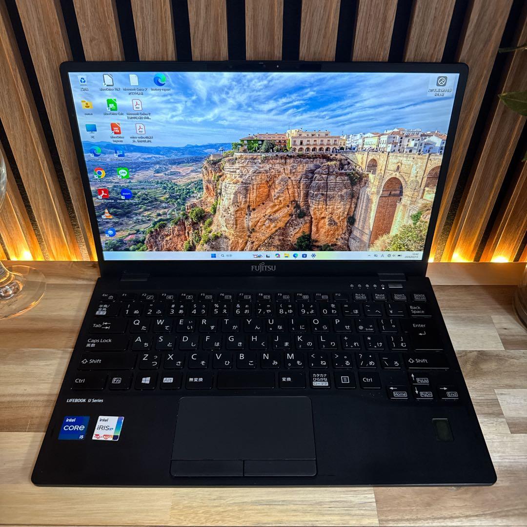おすすめ‼️LIFEBOOK U9311☘️i5第11世代☘️軽量☘️人気ノートパソコン