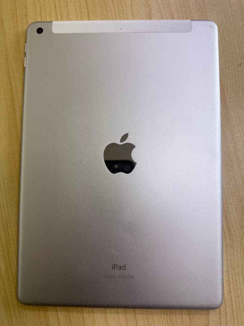 iPad 第8世代　32GB SIMフリー画面　バッテリー新品