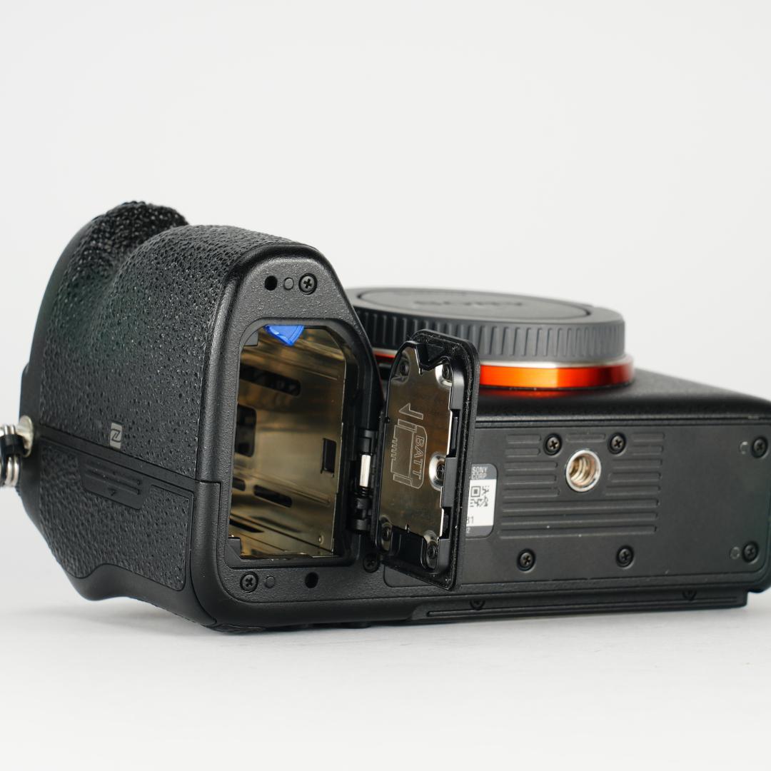 α7V? 風景撮るならこっち SONY α7RIV 6100万画素 付属品充実