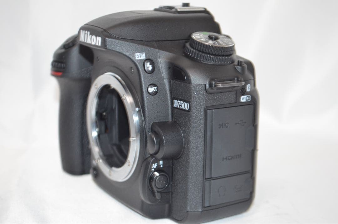 滅多にないシャッター数699回以下 Nikon D7500☆Wi-Fi搭載