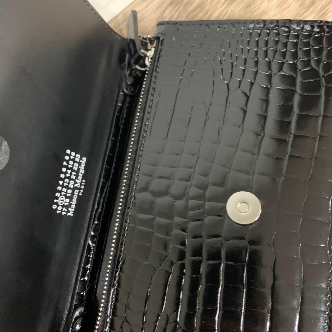 メゾンマルジェラ　エナメルレザー クロコダイル型押し 長財布