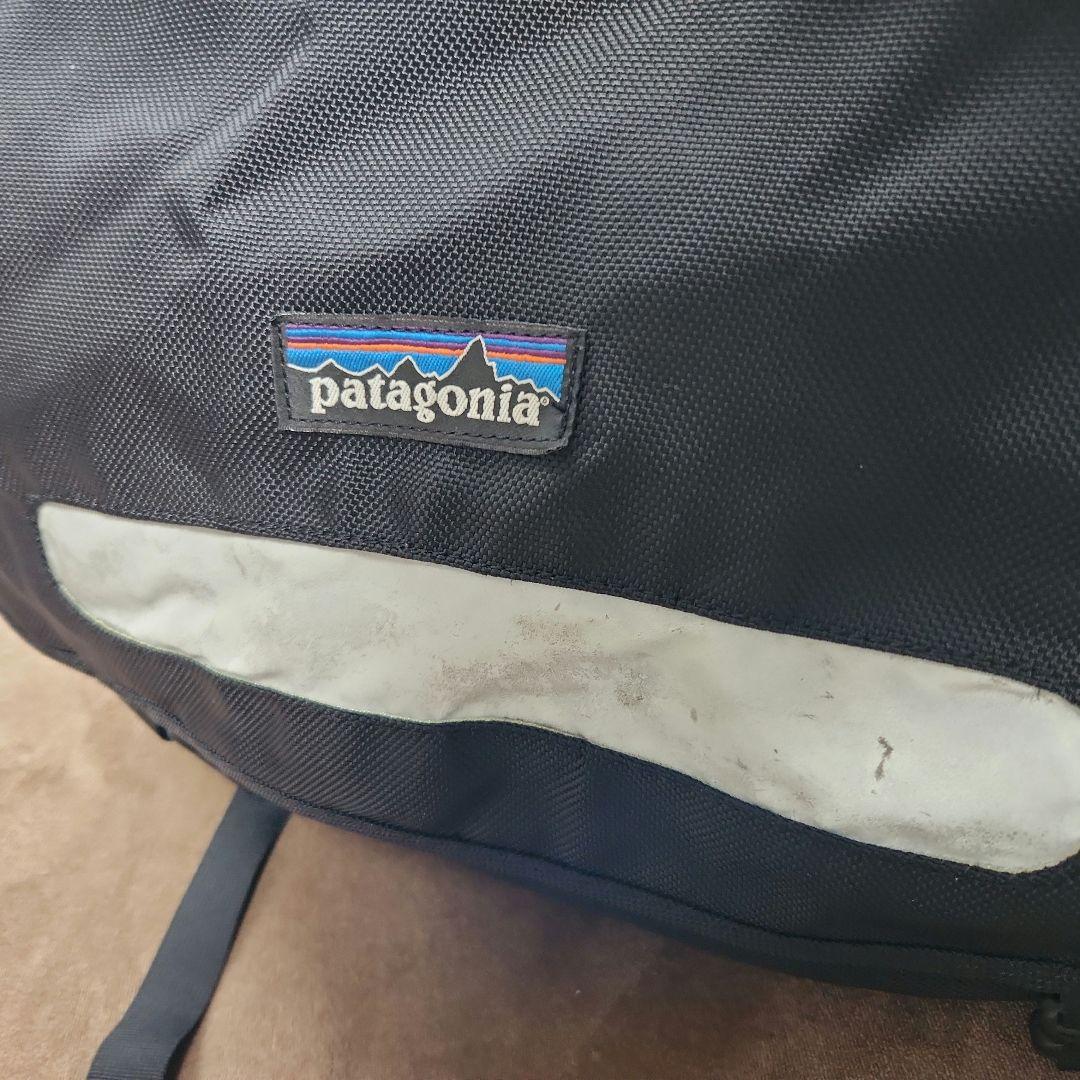 patagonia ブラック メッセンジャーバッグ　ハーフマス