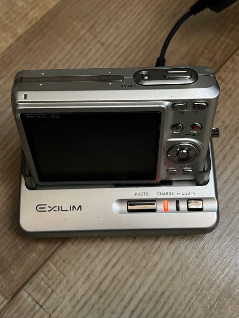 CASIO EXILIM EX-Z57 デジカメ　シルバー