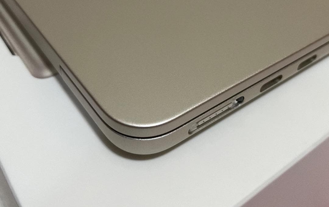 半使用近い　MACBOOK AIR M2- 8-512 Ofiice付き