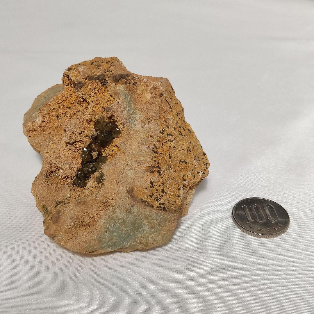 パワーストーン　天然石　母岩付き　デマントイドガーネット　249g　No.238