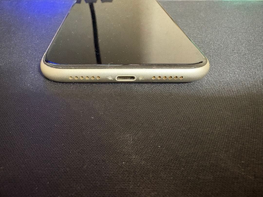 iPhone11 本体　ホワイト