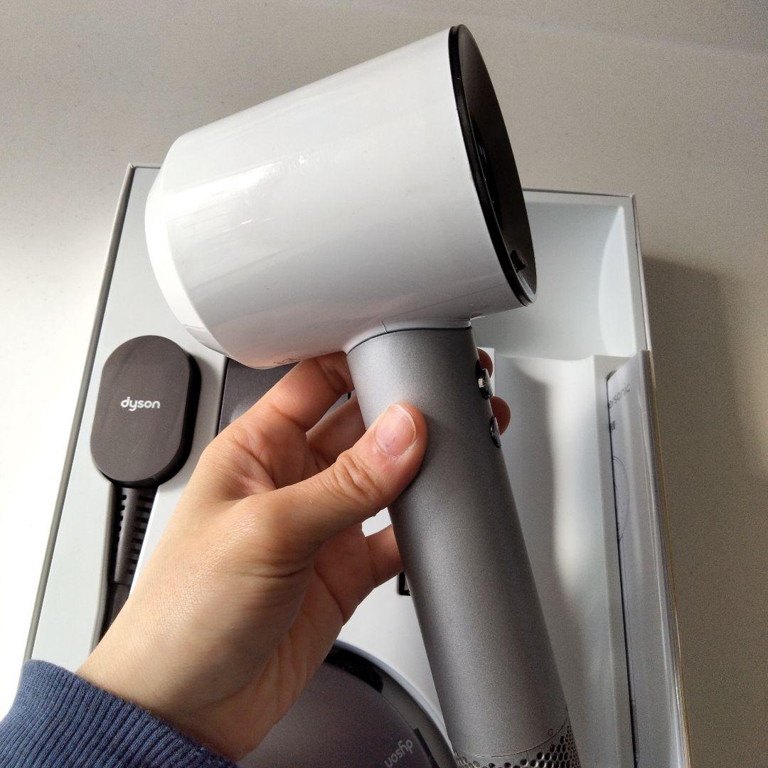 Dyson スーパーソニック　ヘアドライヤー ホワイト/シルバー