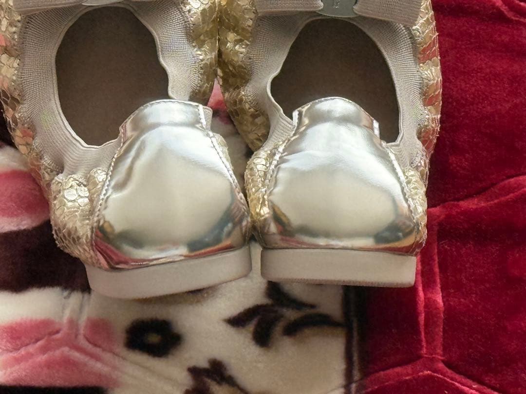 フェラガモ　ゴールド フラットシューズ サイズ6