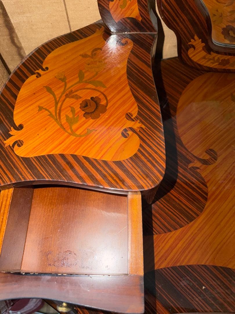 ビクトリアンスタイル ドレッシングテーブルドレッサー