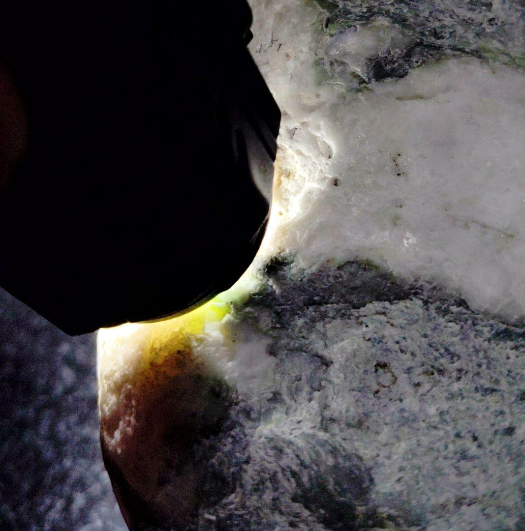 ★翡翠原石★糸魚川硬玉【小滝・転石・バレル磨き3,672ｇ】