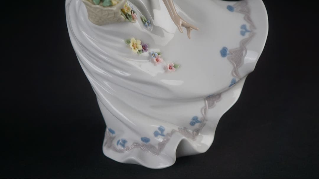 リヤドロ LLADRO 風のいたずら 01006767 置物 花 女性 美品