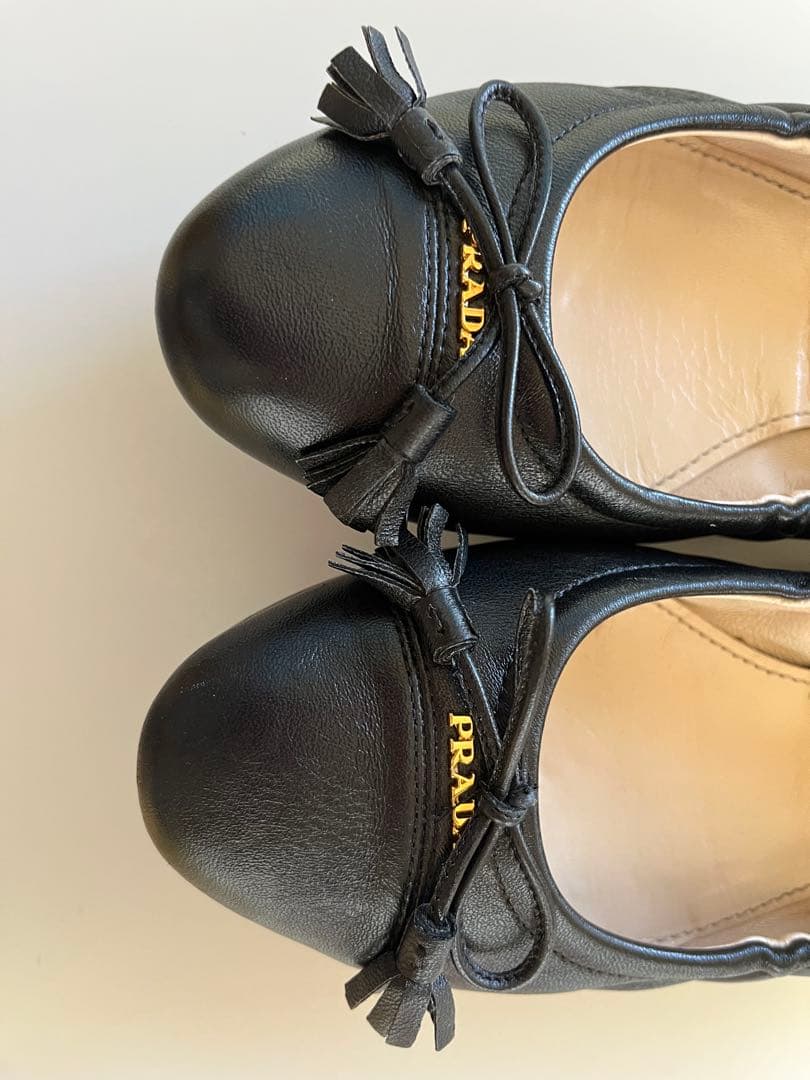 プラダ　パンプス