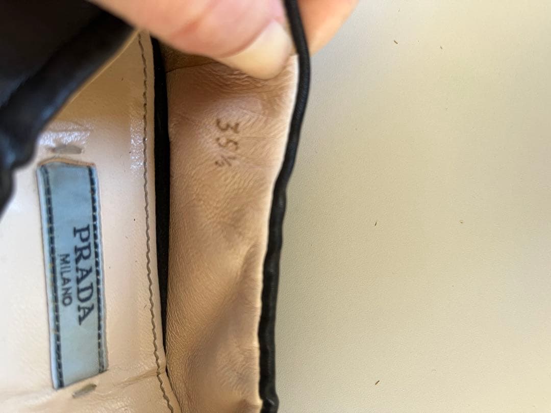 プラダ　パンプス