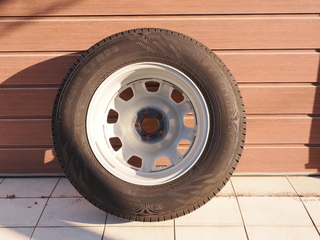 大幅値下げディフェンダー純正18インチスタッドレス4本ノキアン255/70R18