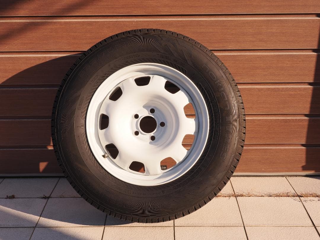 大幅値下げディフェンダー純正18インチスタッドレス4本ノキアン255/70R18