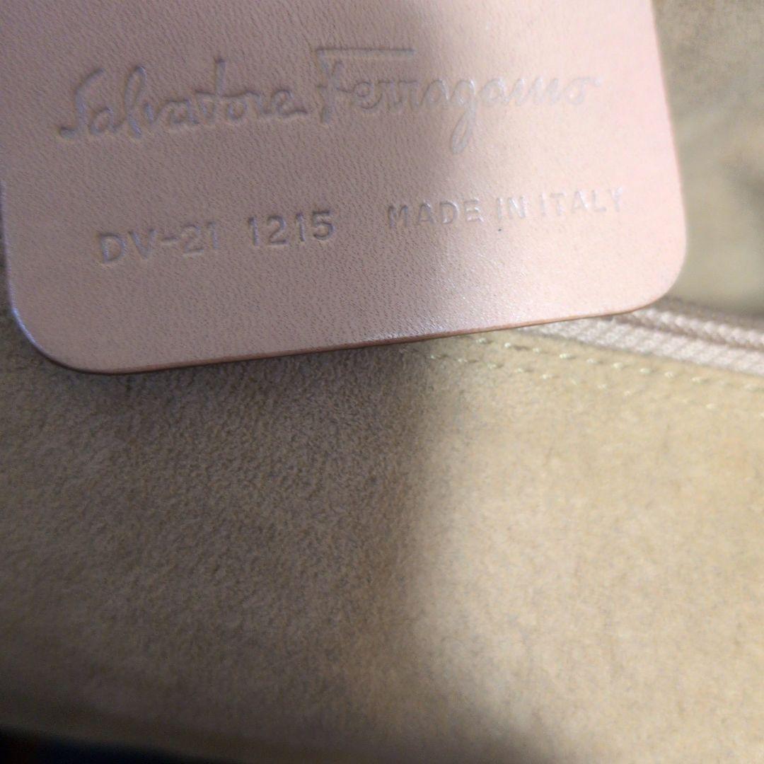 Salvatore Ferragamo かごバッグ ベージュ