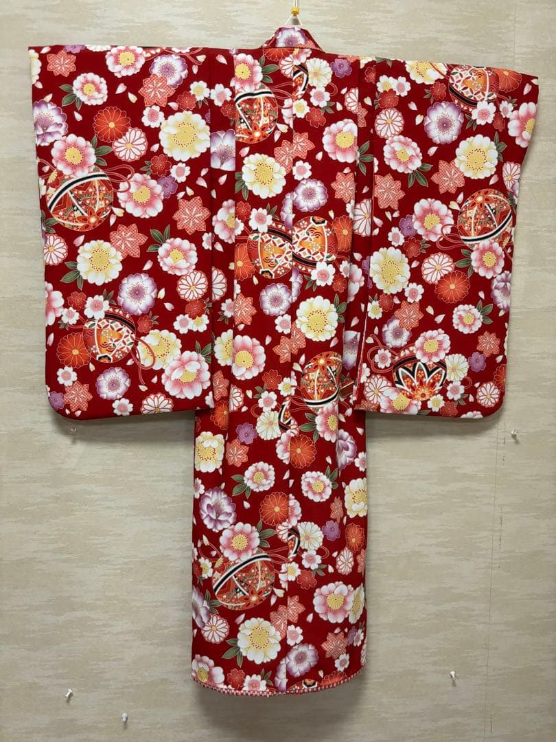 七五三　女の子着物　2点セット　華やか赤縮緬風　手鞠　八重桜　日本製