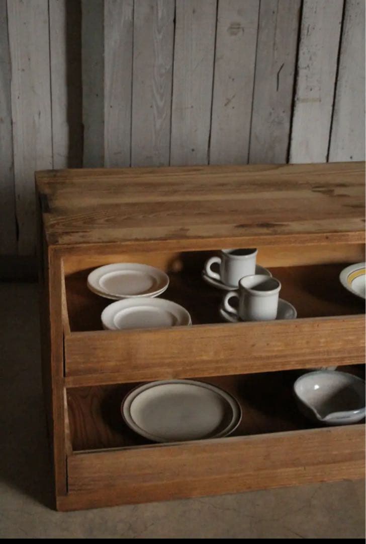 味のある木製の引き出し　2段