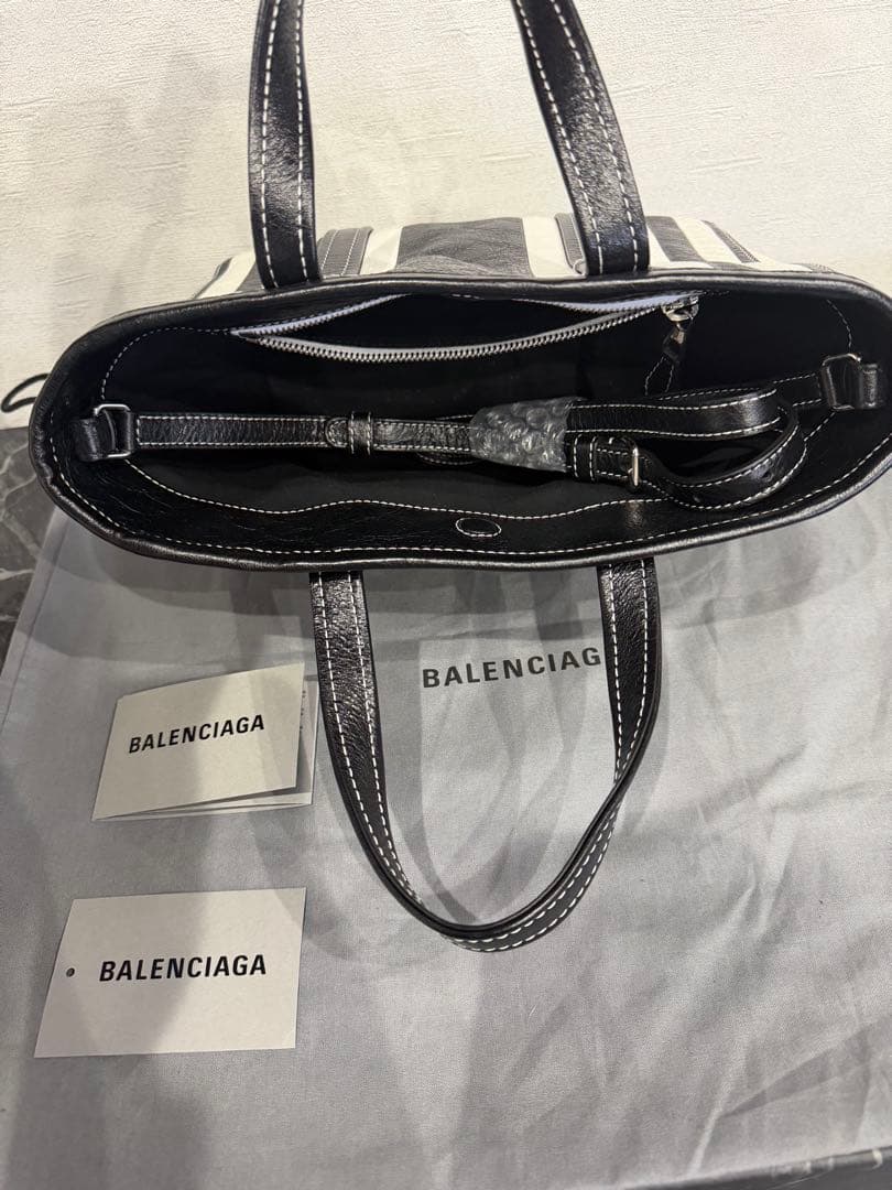 け*い様 未使用品BALENCIAGA ストライプハンドバッグ
