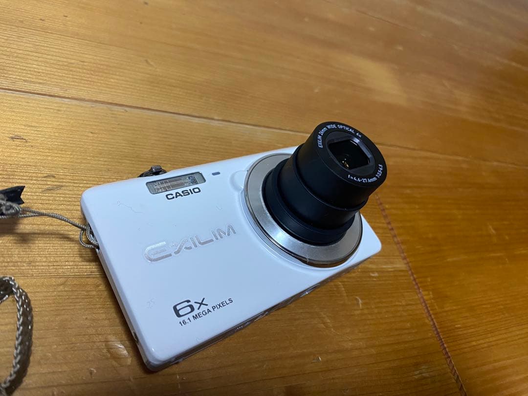 CASIO EXILIM 16.1MP コンパクトデジタルカメラ　中古美品
