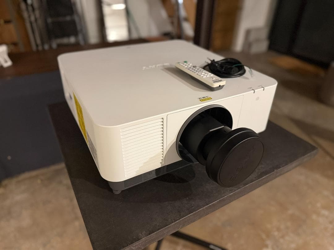 SONY VPL-FHZ91L 現行品美品9000ルーメン 短焦点ズームレンズ付