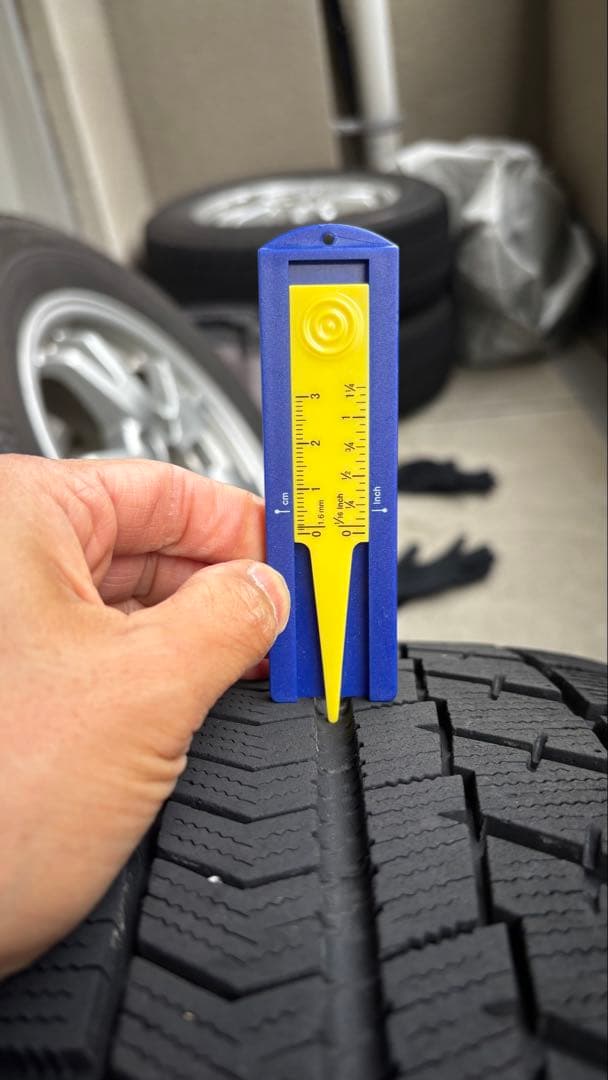 スタッドレスタイヤ 30プリウス等