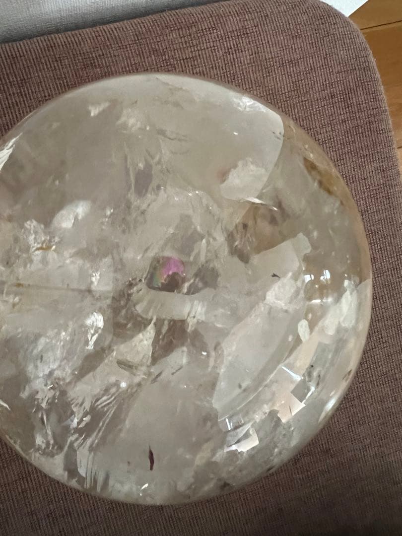 ヒマラヤ水晶　特大　レインボー有り　丸玉　パワーストーン　台座付き