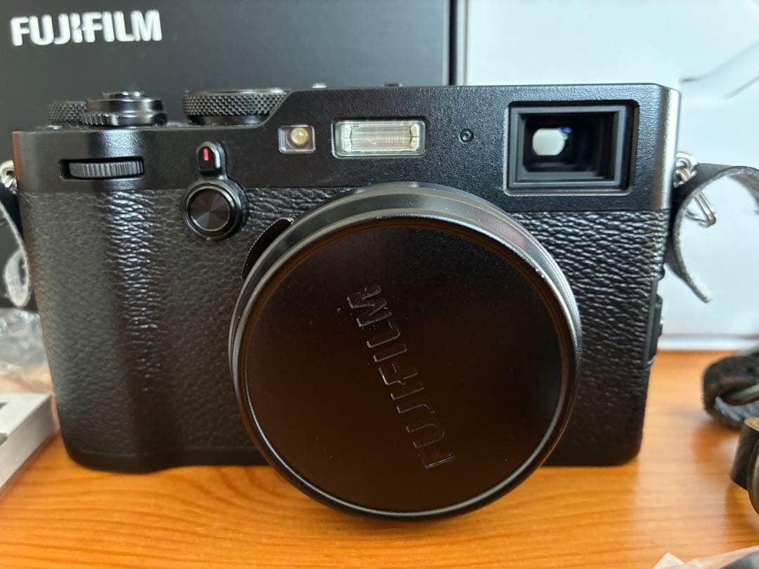 ⭐︎極上品1100ショット　富士フイルム　fujifilm X100f おまけ付き