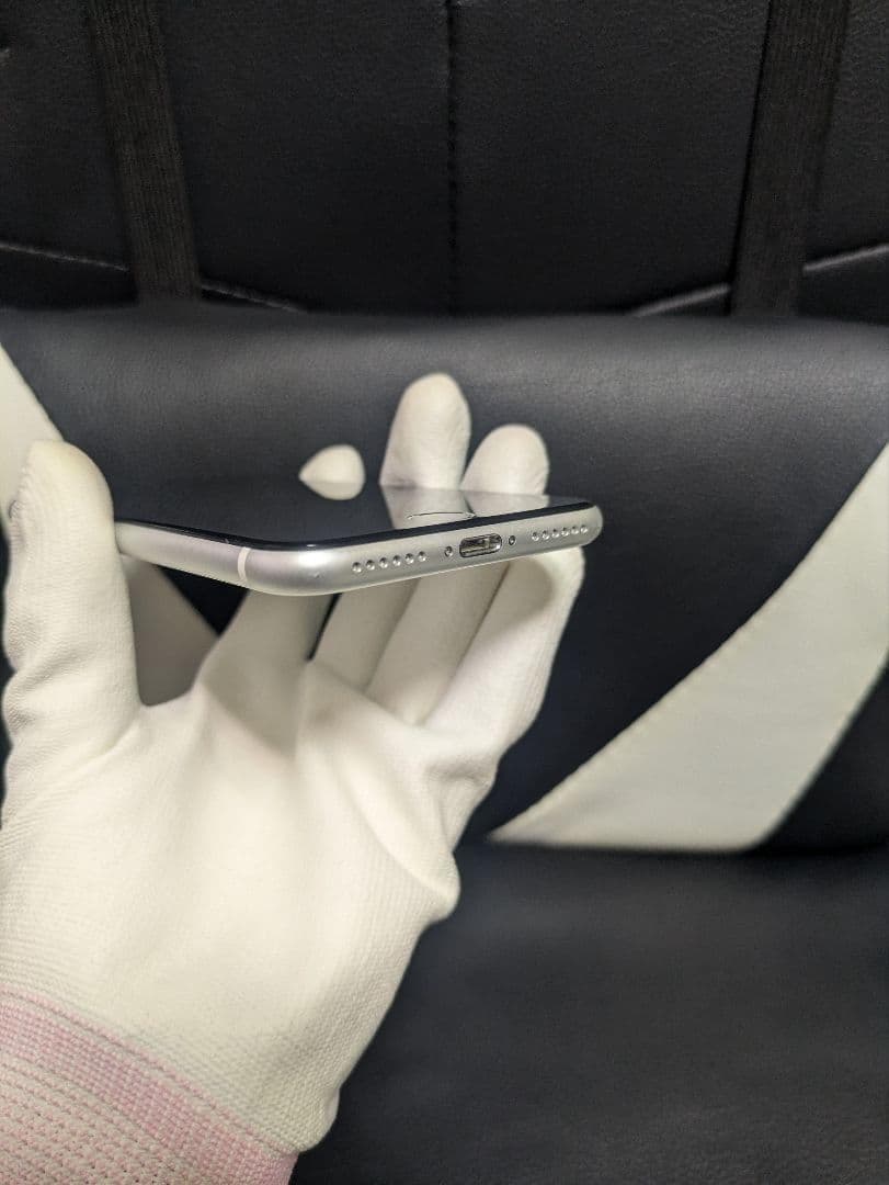 極美品　iPhone　SE 第2世代　128gb 白　SIMフリー　35