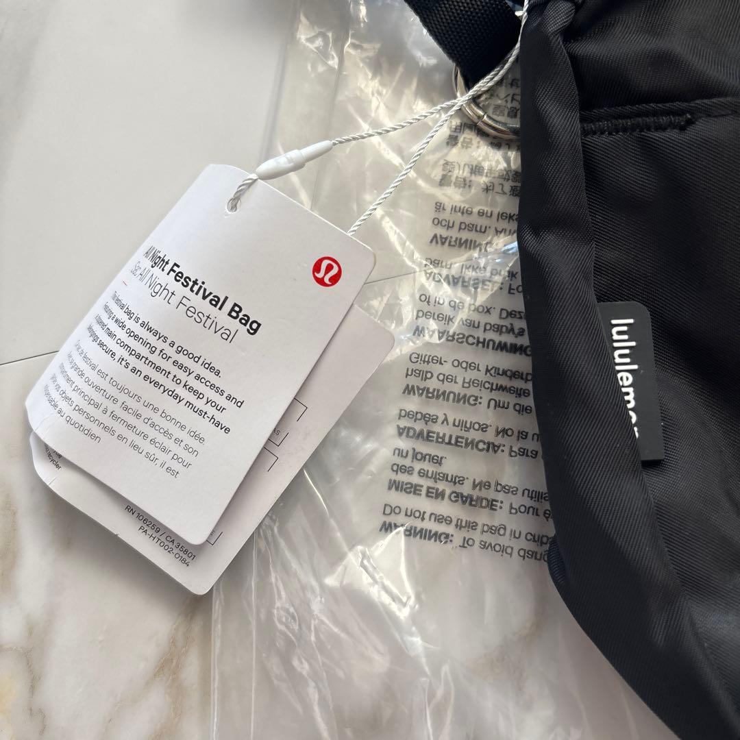 Lululemon ブラック ボディバッグ　ショルダーバック