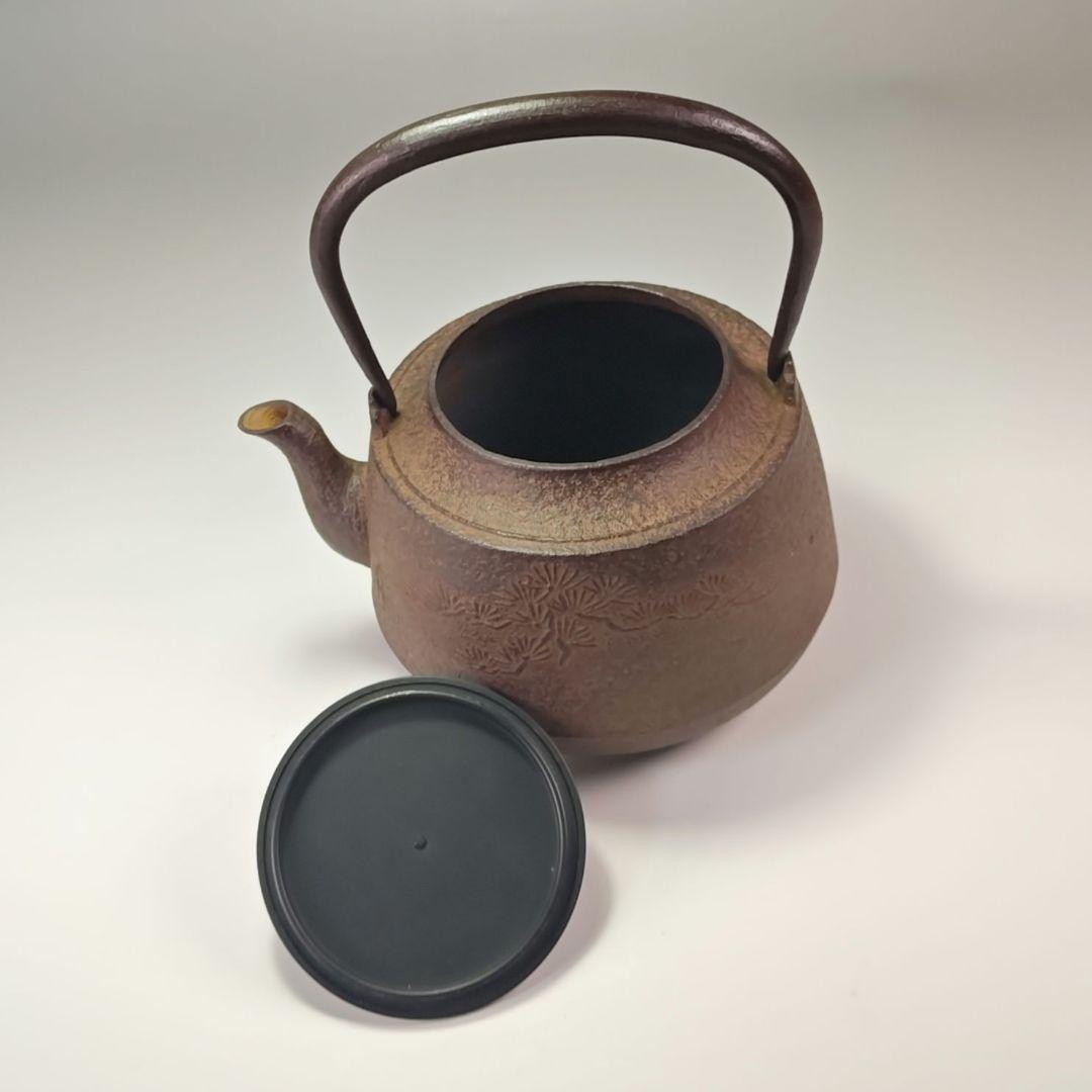 ウ309 鉄瓶『釜師　佐藤浄清造』『肩衝松地紋　鉄瓶　共箱』茶道具　急須