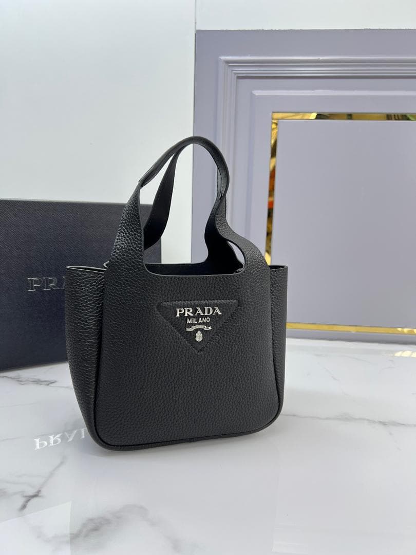 美品ノベルティ　ショルダーバッグ　ブラック　バッグ