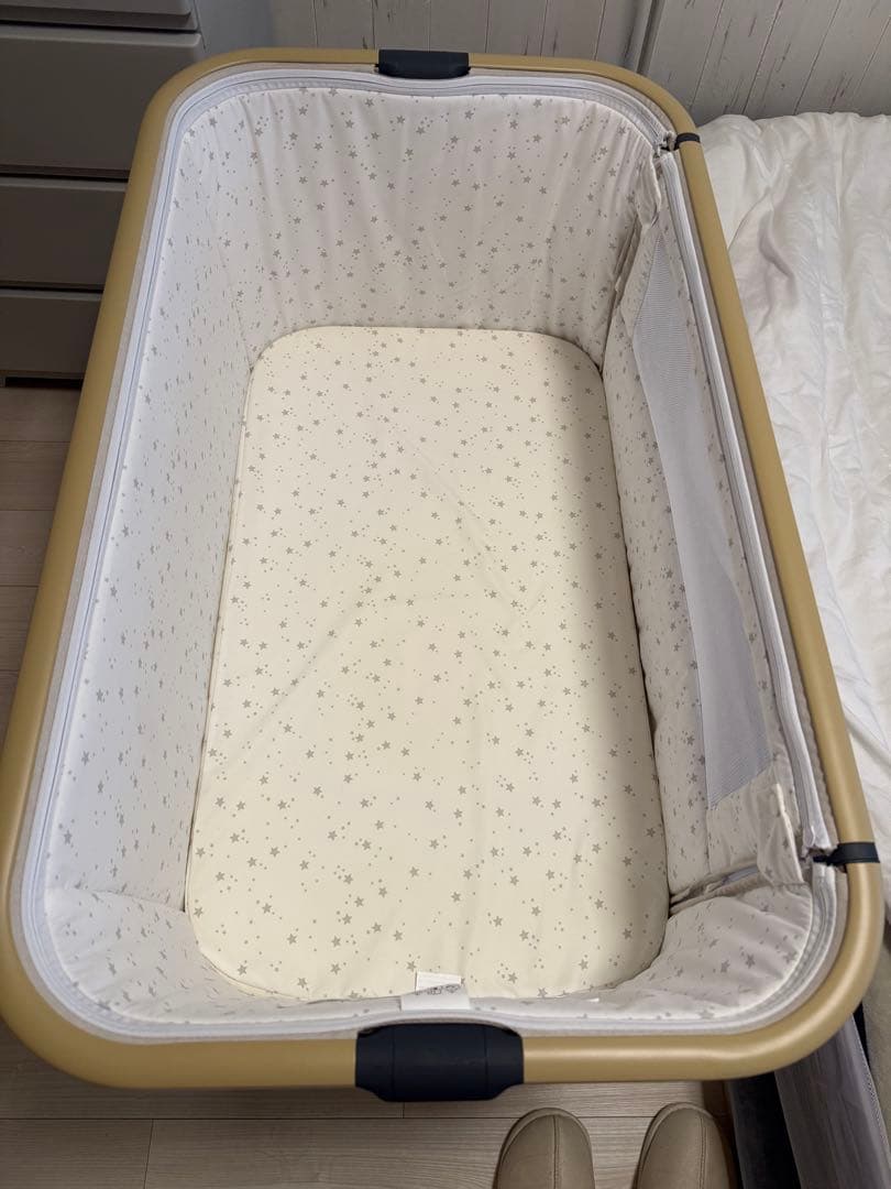 美品 2025 HZDMJ ベビーベッド カーキ ベージュ 折りたたみ
