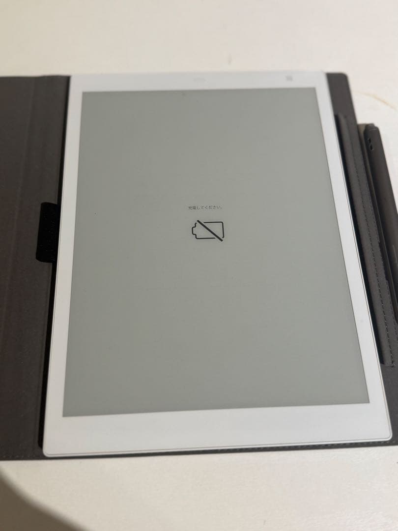 QUADERNO、Fujitsu製の電子ペーパー　第一世代です