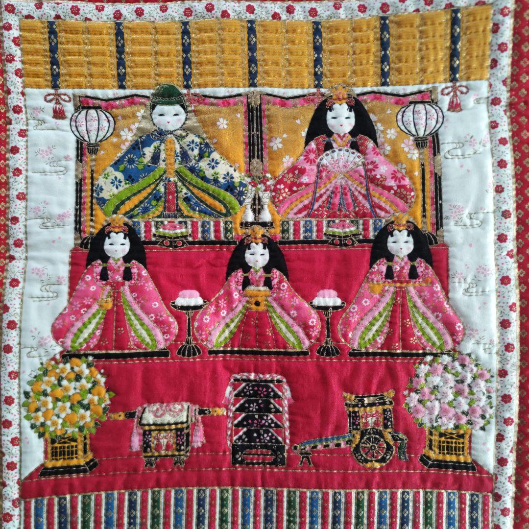 ❣️お雛様パネルレッド系（パッチワークキルトタペストリー❣️ ハンドメイド