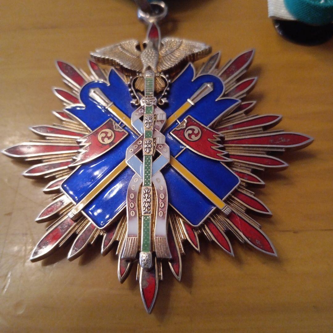 【本物保証 極美品】功三級金鵄勲章 明治勲章 初期型 略綬付 完品 勲章 徽章