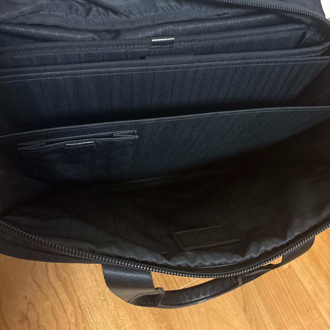 ブラックビジネスバッグ 多ポケット　26141DH