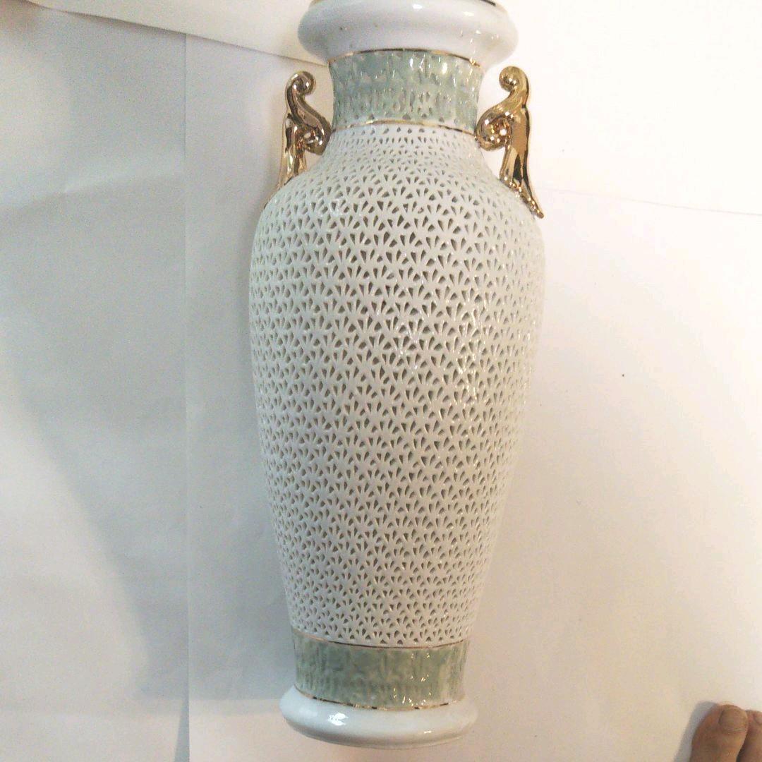 バラのついた飾り用花瓶 花台付き 中国