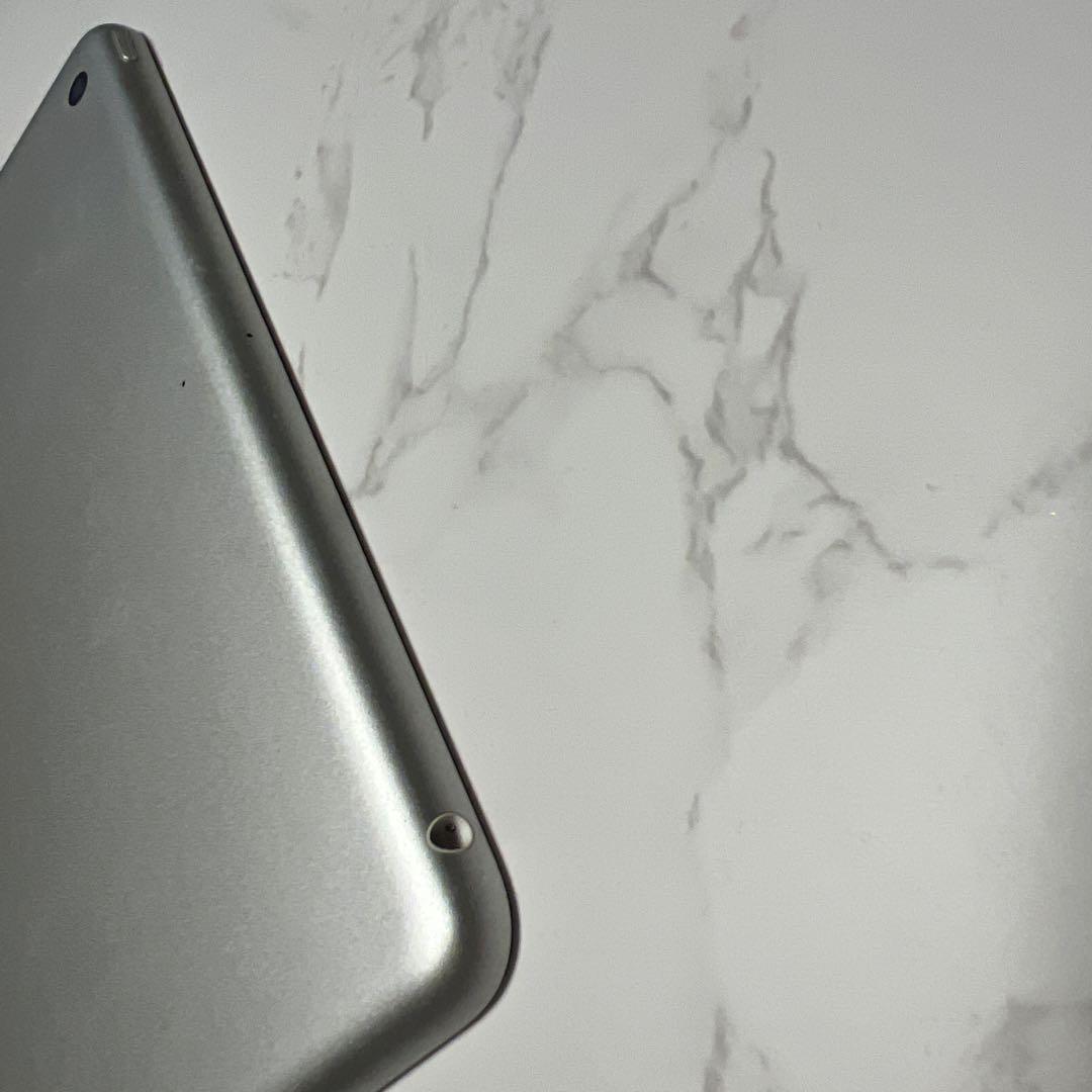 Apple iPad 第8世代 シルバー 128GB