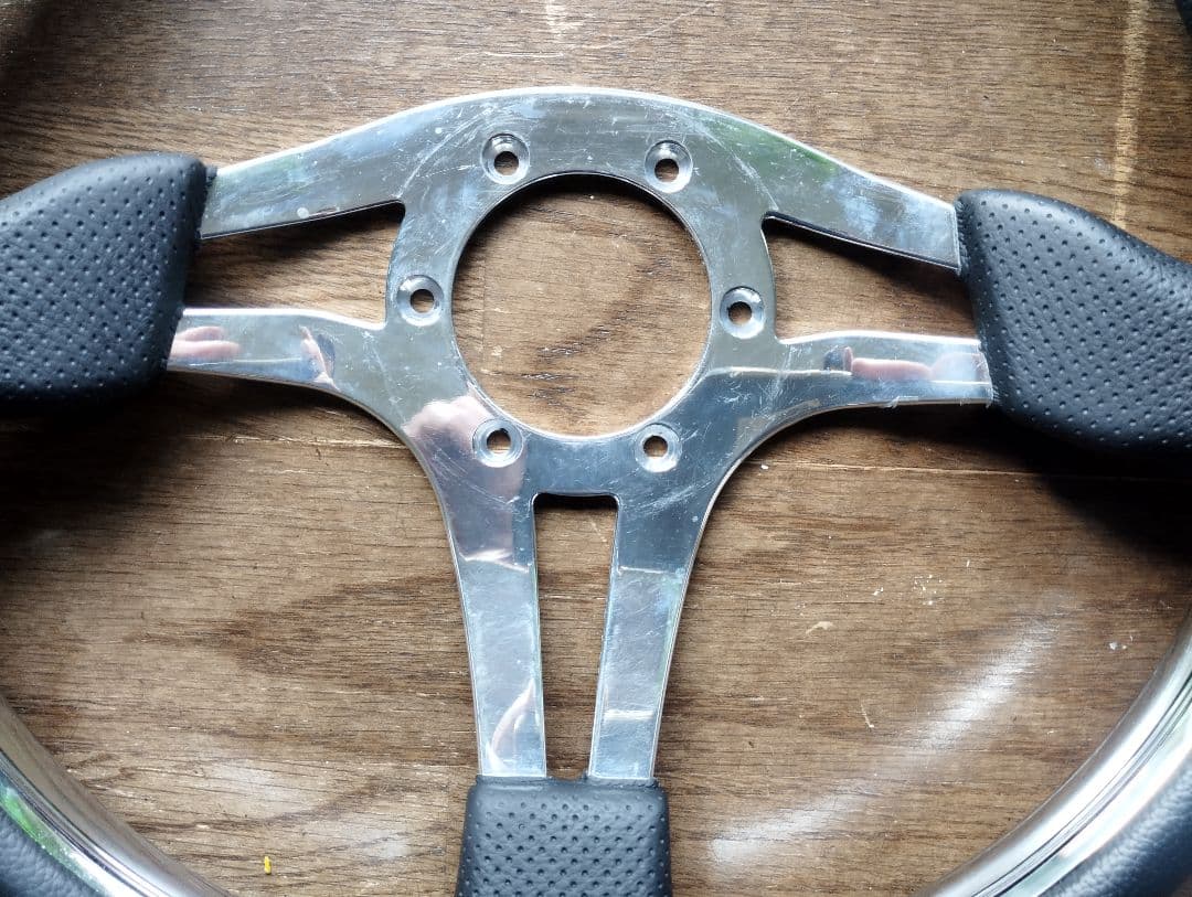 正規品NARDIステアリング綺麗