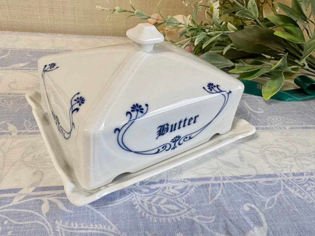 陶器　バターケース 白地に藍　セラミックバターディッシュ　北欧系