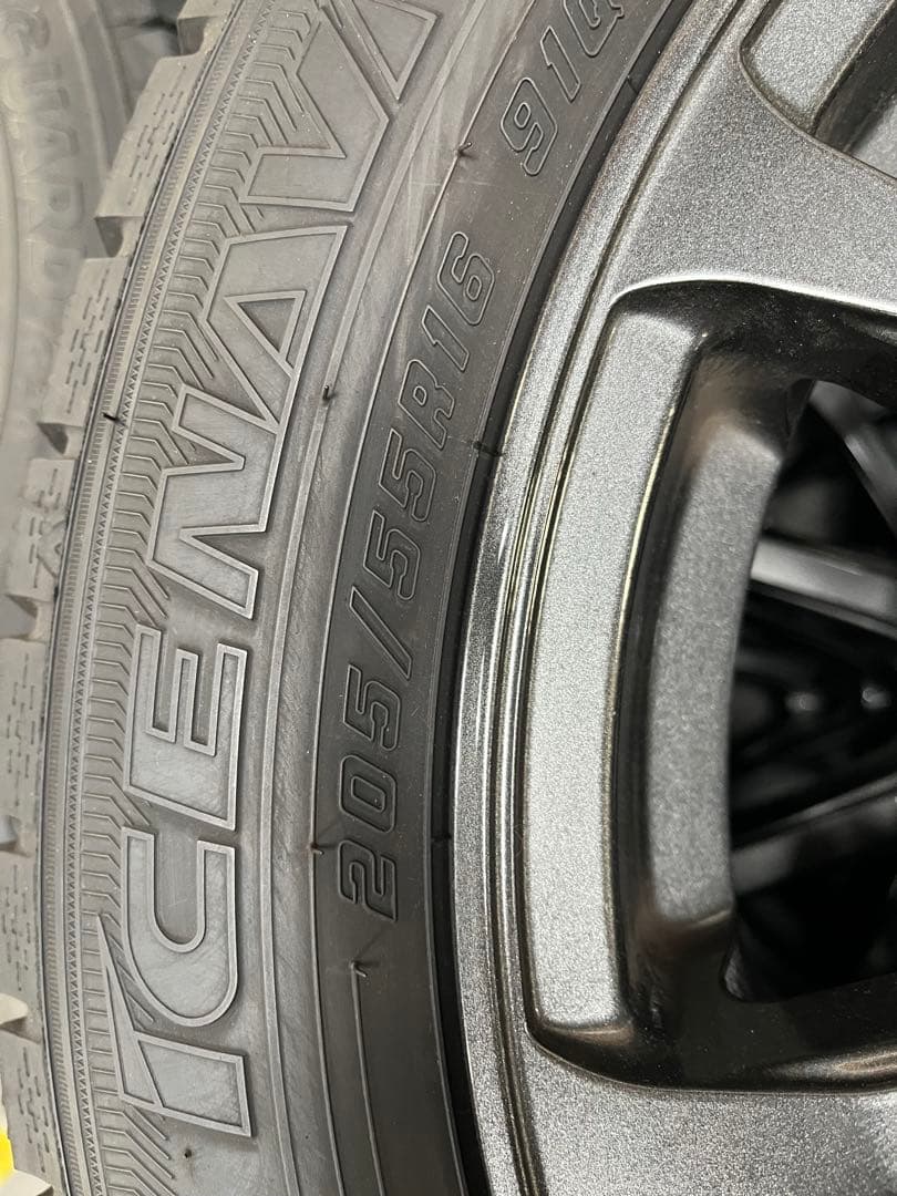 フォルクスワーゲン　ゴルフ7 中古スタッドレスタイヤ　2023年製9部山バリ溝