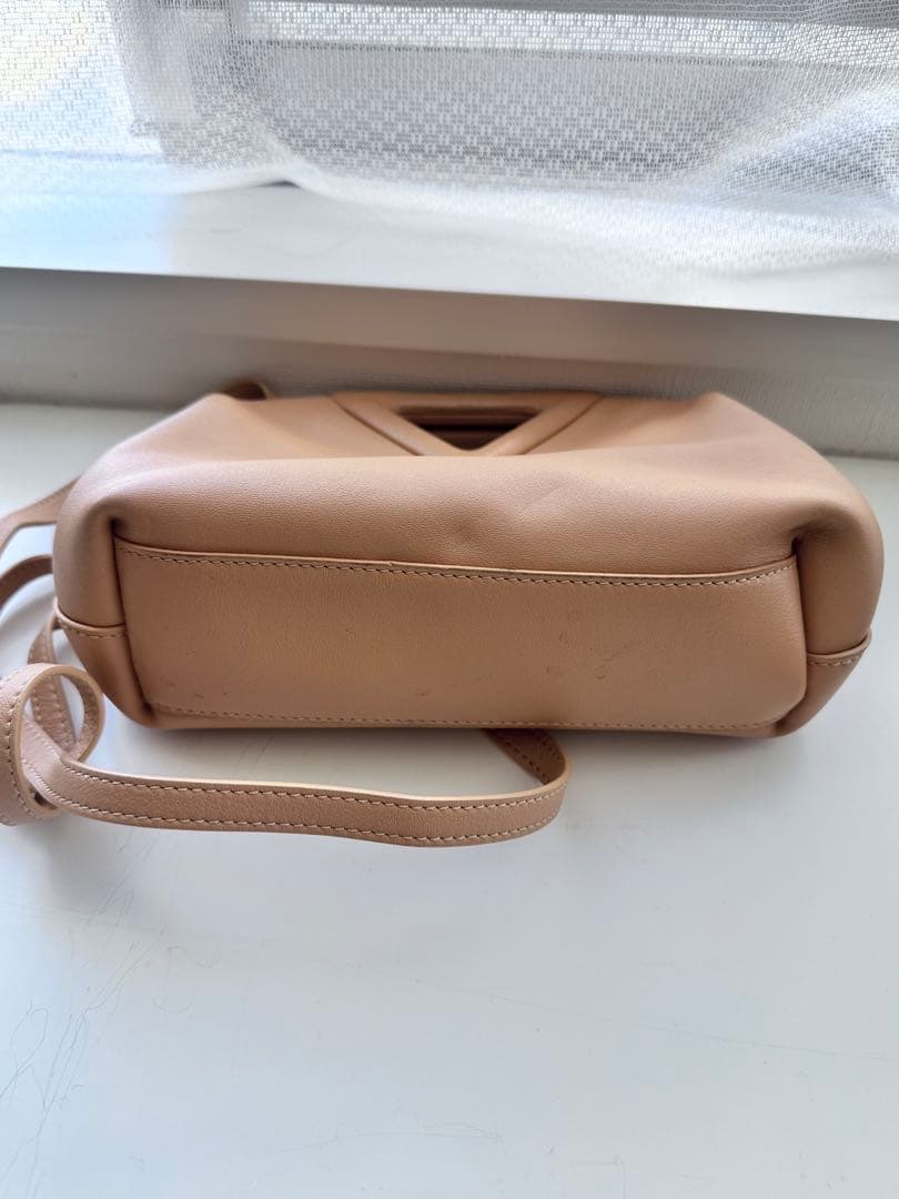 BOTTEGA VENETA レザー ショルダーバッグ ベージュ系