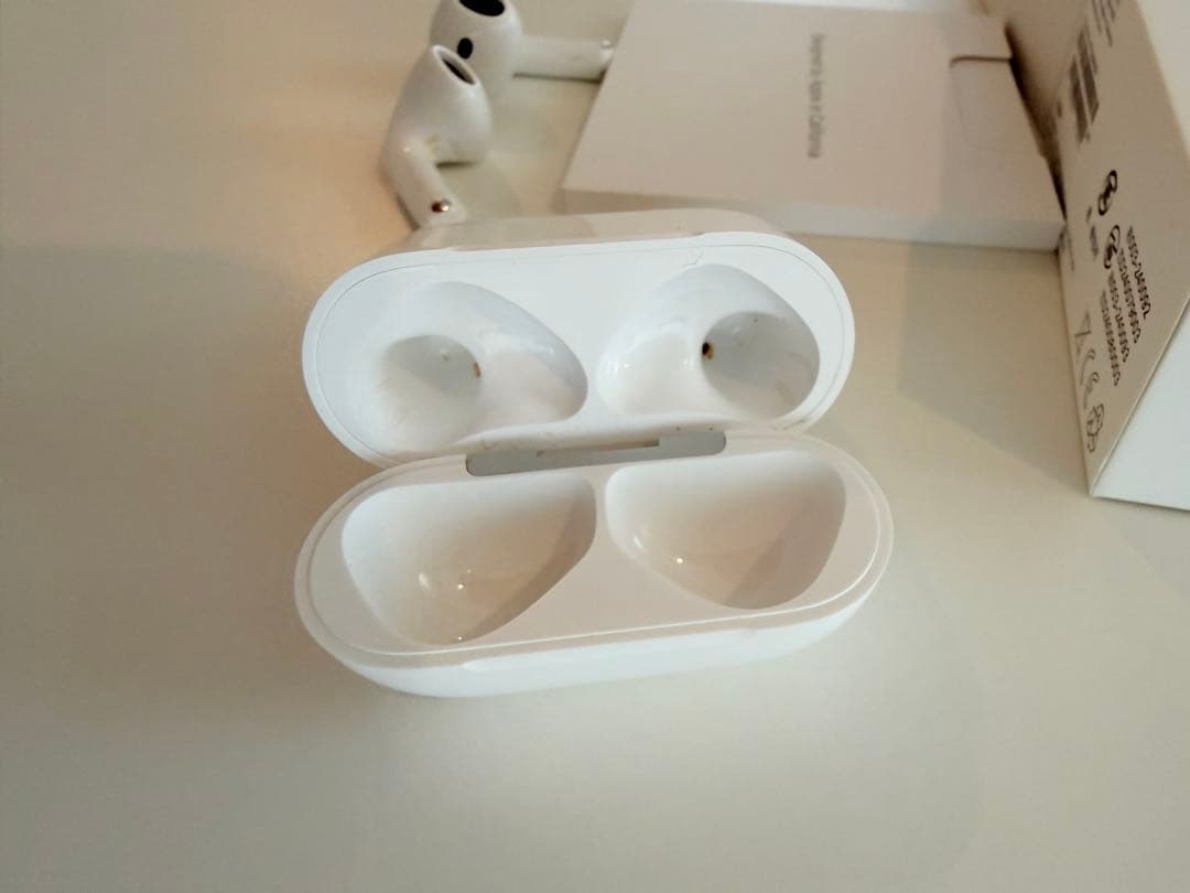 AirPods4 ノイズキャンセリング　ANC MXP93J/A