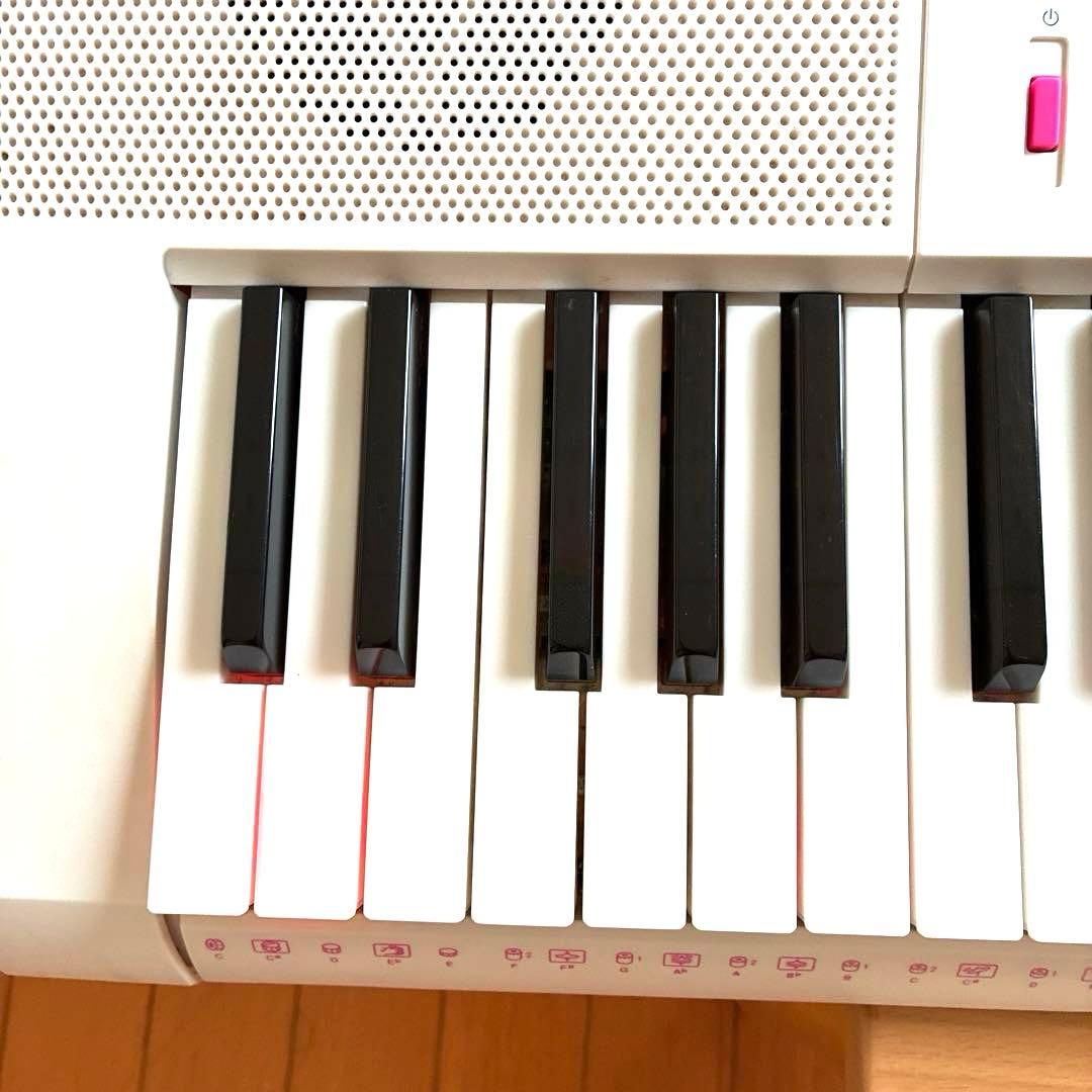【良品】CASIO電子ピアノLK-121 61鍵 光ナビゲーション電子キーボード