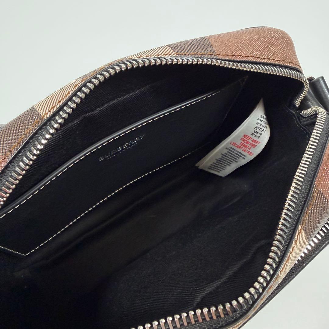 【未使用に近い】【現行】バーバリー　パディバッグ　チェック柄　PVC ブラウン