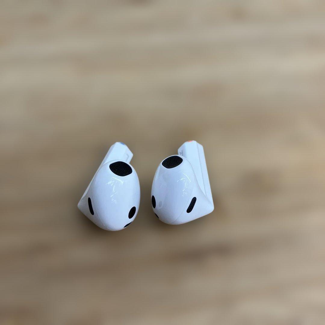 美品 Samsung Galaxy Buds3 ワイヤレスイヤホン ホワイト