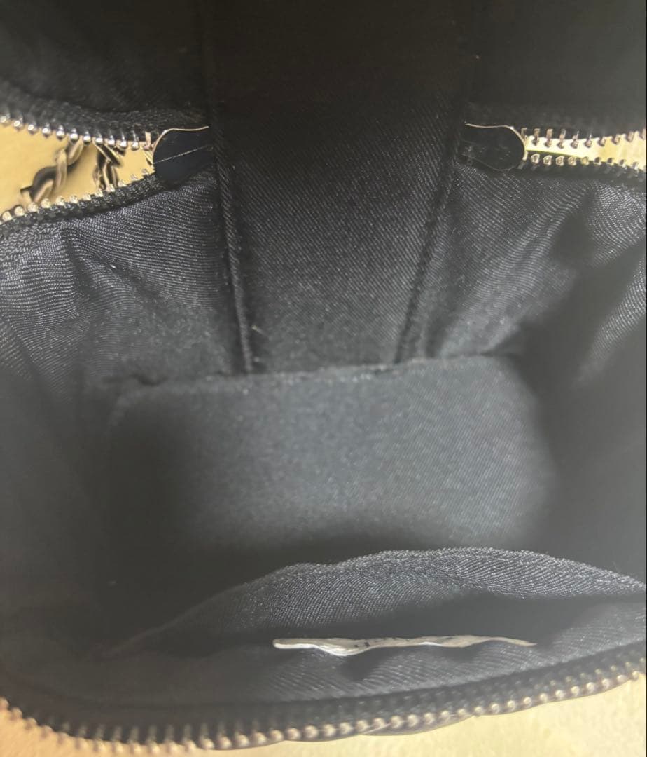 ダーリッチ スクエアキルティングミニバック シルバーパーツ ブラック