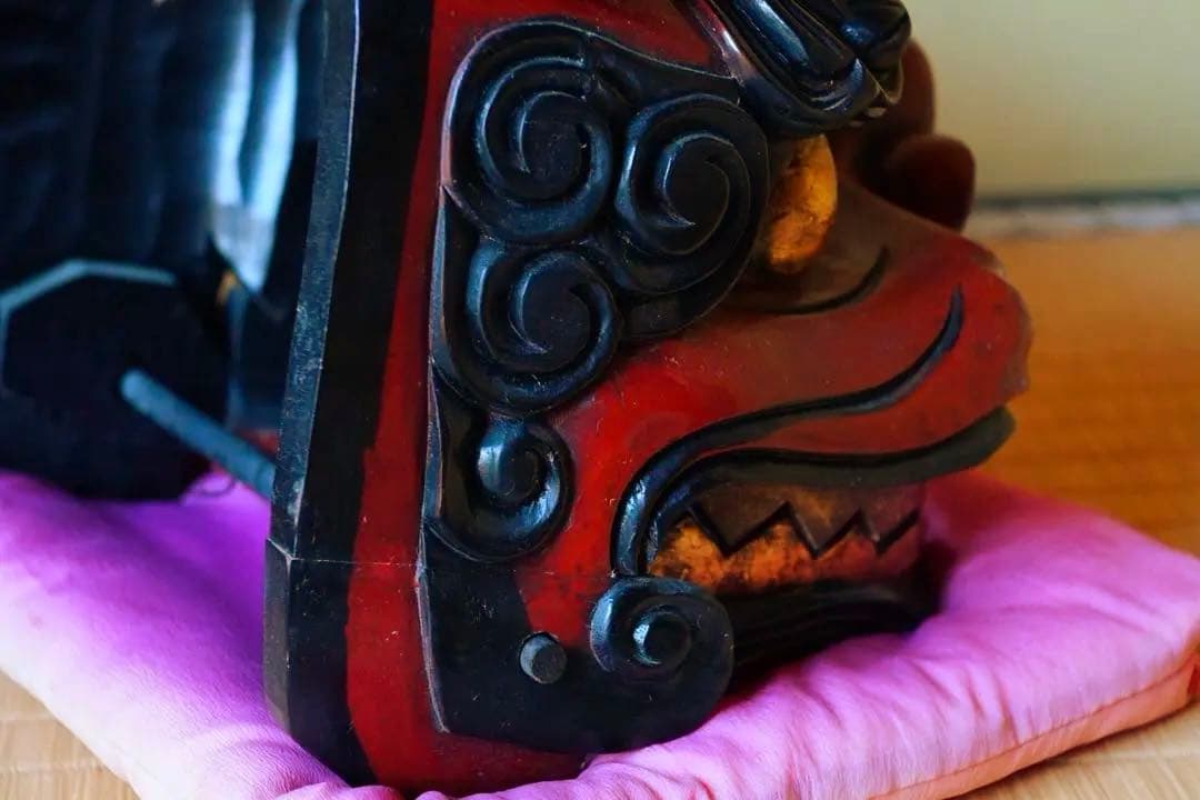 み*く様 【獅子頭　漆塗り・金箔貼り】木彫　彫刻　獅子舞　民藝　骨董品　時代物